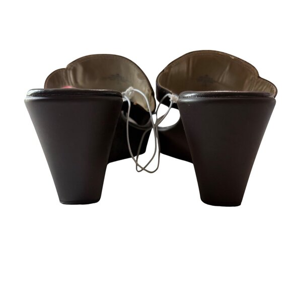 Guess Womens Monogrammed Brown Sandals With Gold Logo & Open-Toe Design Size 8 - Picture 5 of 13